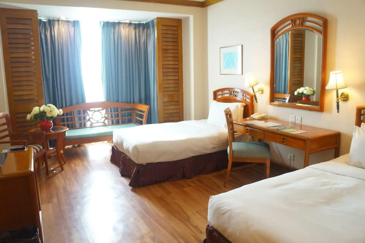 Sabah Oriental Hotel Kota Kinabalu 4*,